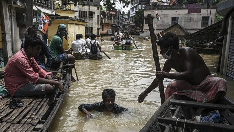 Inundaciones en India y Nepal dejan al menos cien muertos y varios desaparecidos