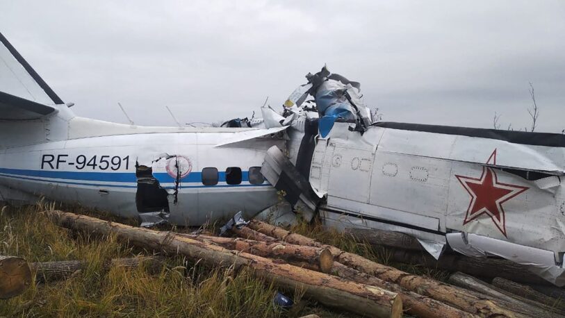 Murieron 16 personas al estrellarse un avión en Rusia