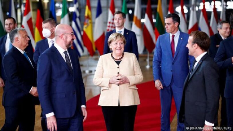 Líderes de la Unión Europea despiden a Angela Merkel con una ovación