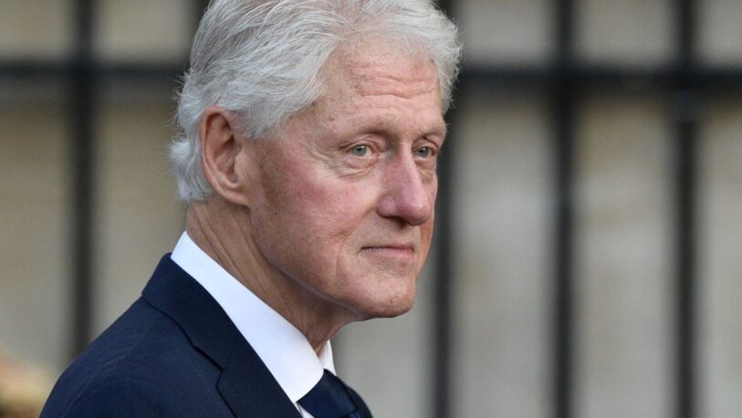 Bill Clinton dejó el hospital del brazo de Hillary