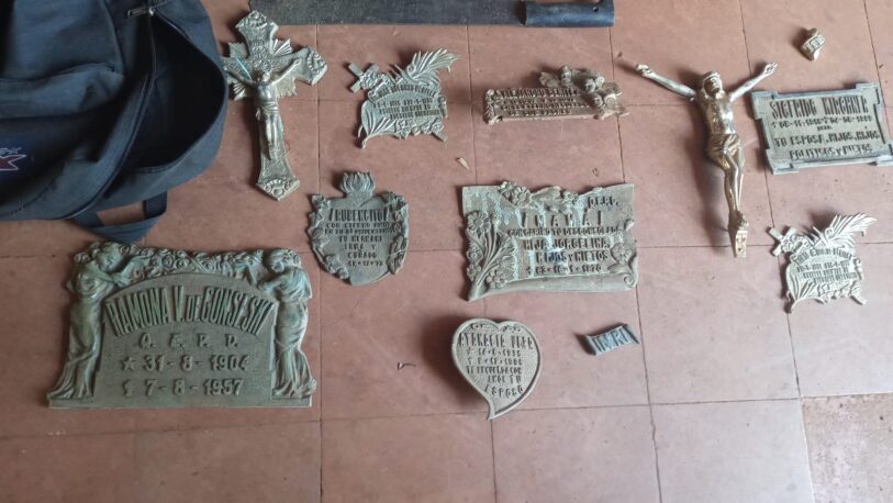 Joven detenido por robar placas de bronce del cementerio de Eldorado