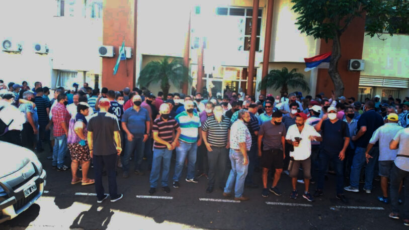 Uniformados protestan frente Jefatura por una recomposición salarial