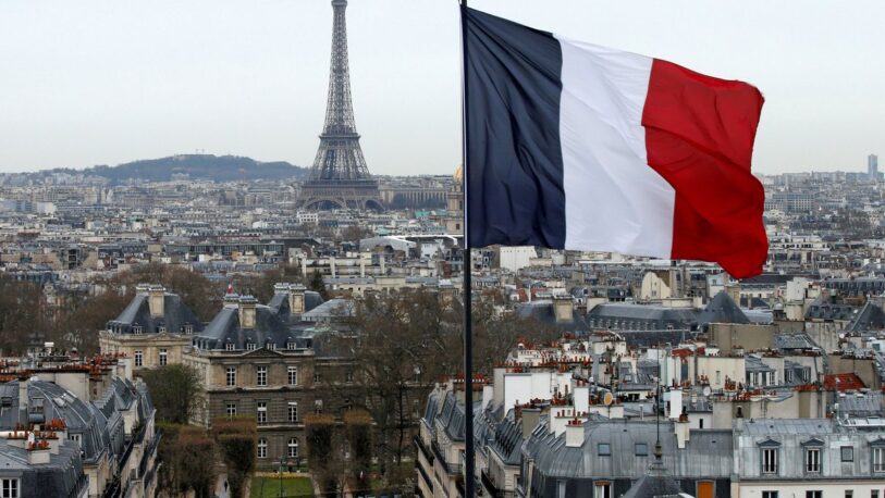 Francia cambió uno de los colores de su bandera