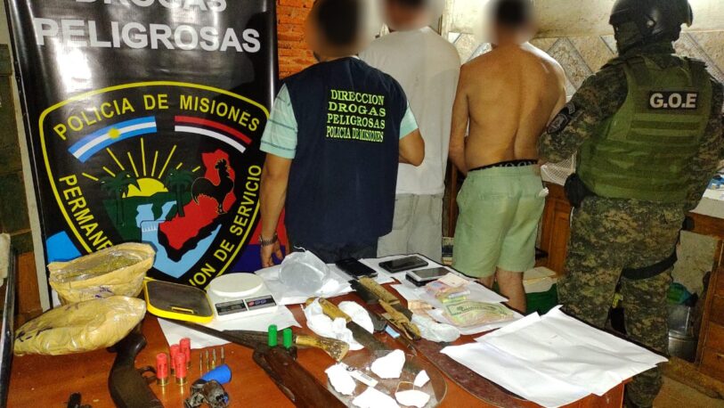 Desbarataron un posible kiosco narco: secuestraron droga, celulares y armas