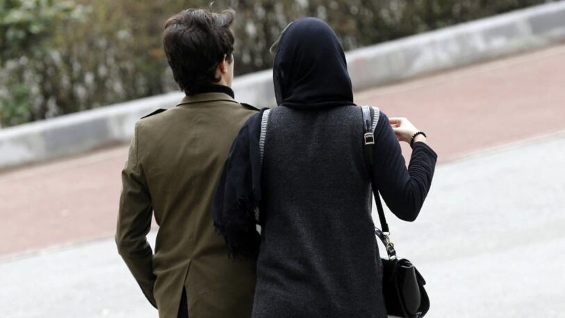 Pareja es condenada a muerte por adulterio en Irán