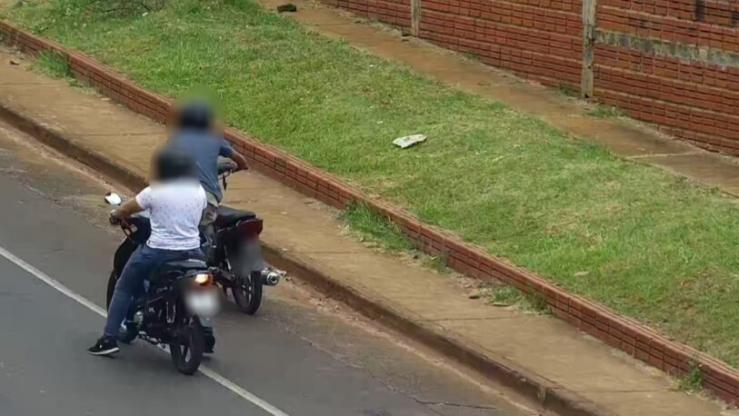 Jóvenes detenidos por robar una moto