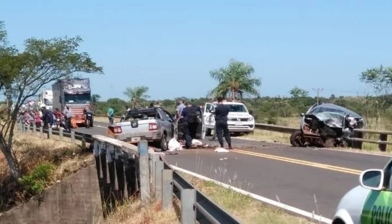 Dos muertos en un choque frontal de autos en la ruta 14
