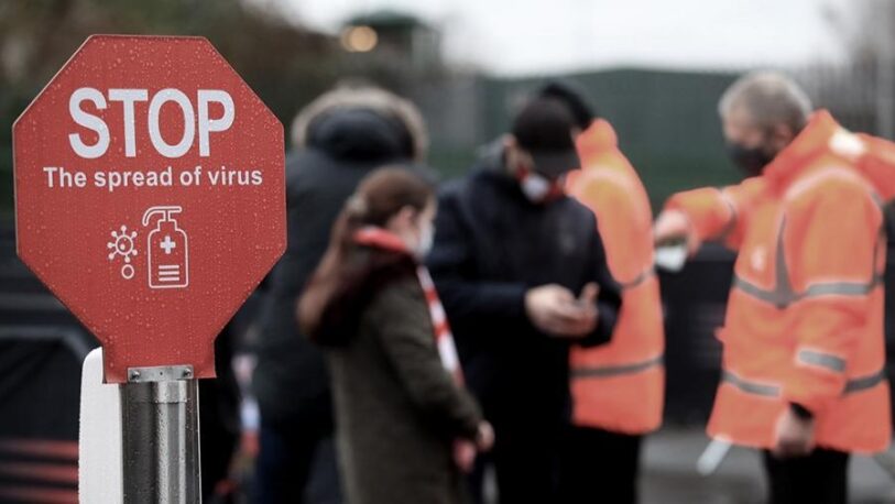Inglaterra ve “señales alentadoras” para levantar las restricciones por el coronavirus