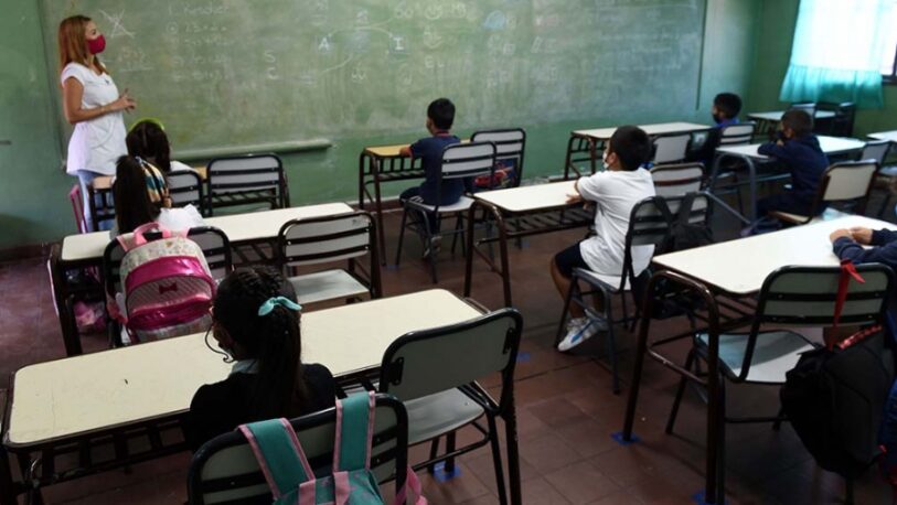Cerca de 800 mil alumnos vuelven a las aulas en CABA y Mendoza