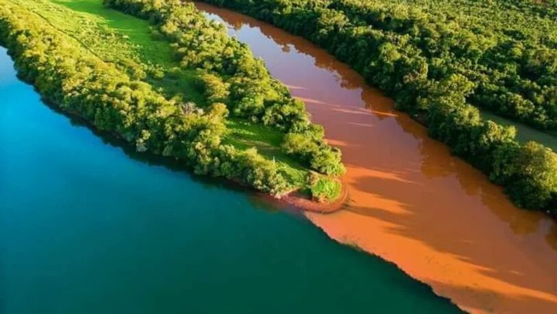 Impresionantes imágenes de la confluencia de los ríos Iguazú y San Antonio