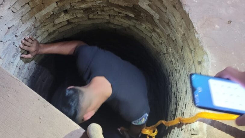 Intentó rescatar a su perro y cayó en un pozo de 15 metros