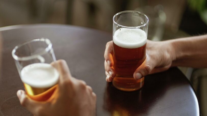 Una cerveza al día basta para la reducción del volumen cerebral, según amplio estudio