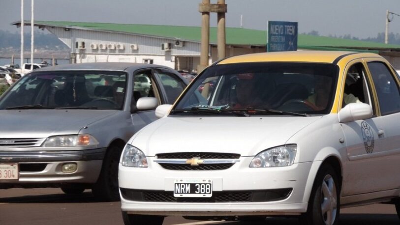 Taxistas posadeños denuncian “coimas” en el puente internacional