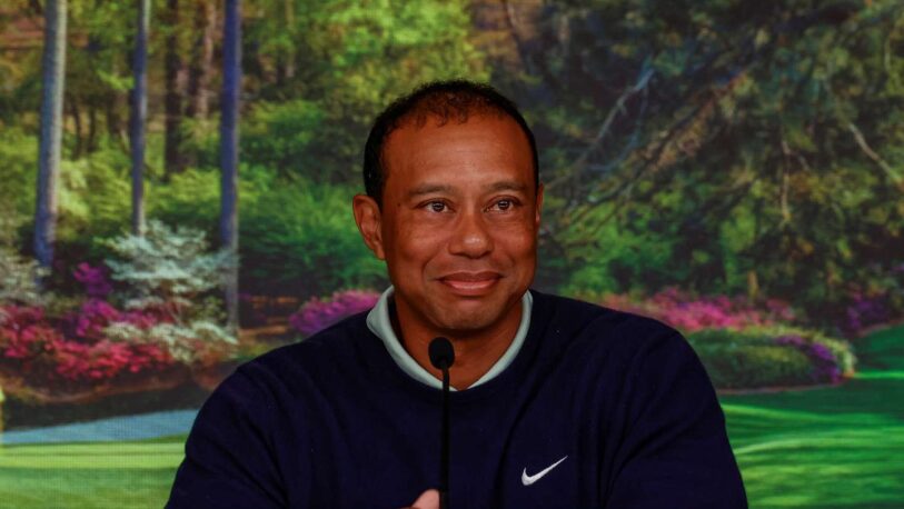 Tiger Woods vuelve a jugar después del accidente de auto que puso en riesgo su carrera