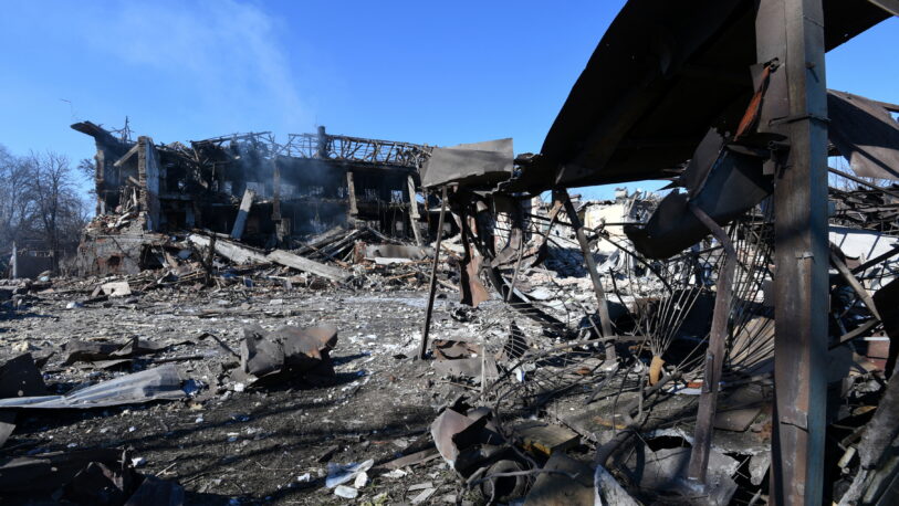 Rusia bombardeó y destruyó el aeropuerto de Dnipro, al este de Ucrania