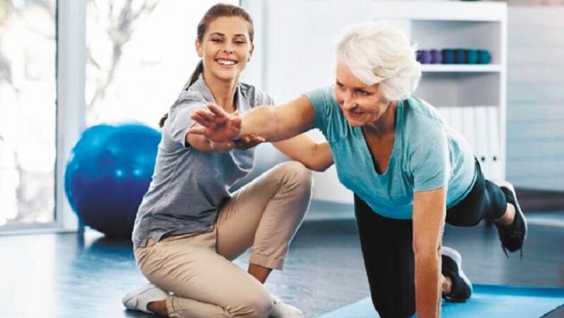 Cómo evitar las caídas de los adultos mayores y la importancia de la actividad física