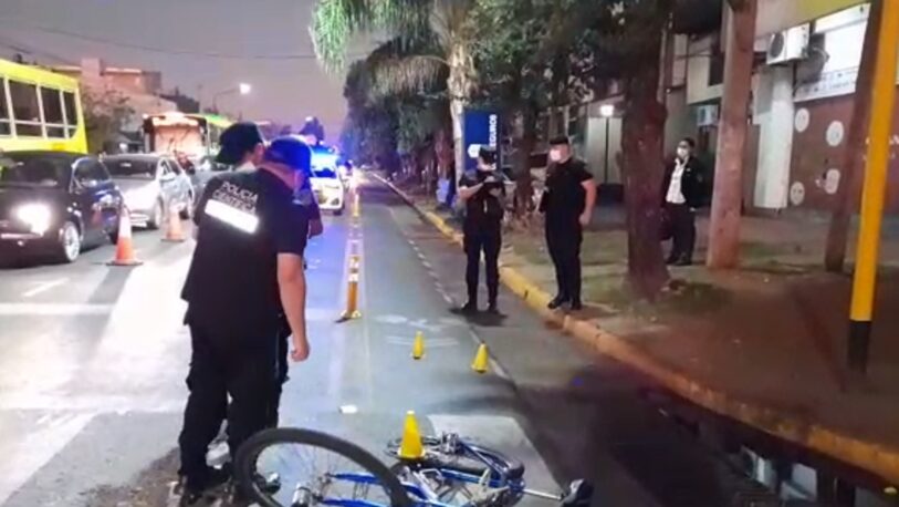 Ciclista atropelló a un peatón en Tacuarí y Lavalle
