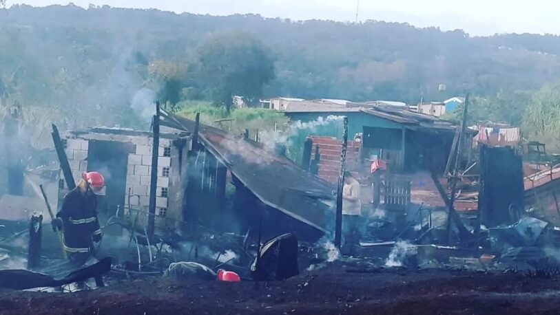 Incendio consumió totalmente 3 viviendas del barrio Copisa de Oberá