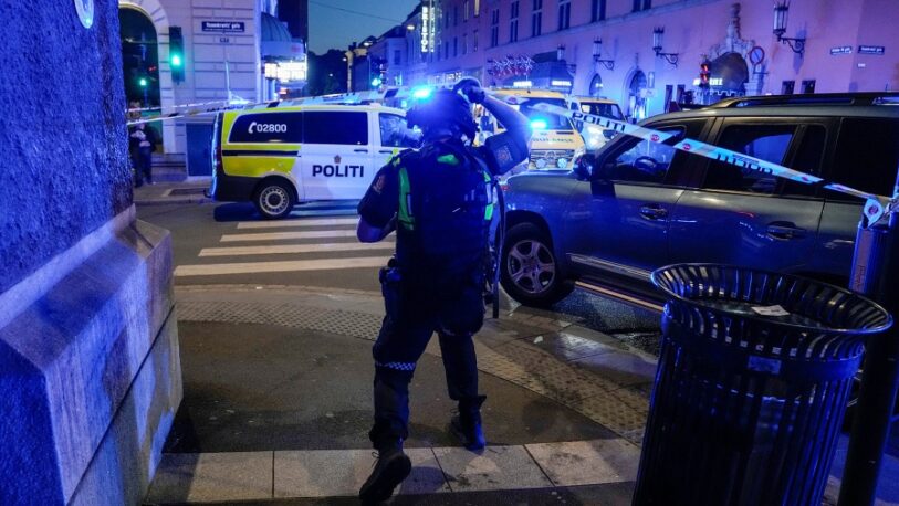 La policía investiga como “acto terrorista” un tiroteo en el centro de Oslo