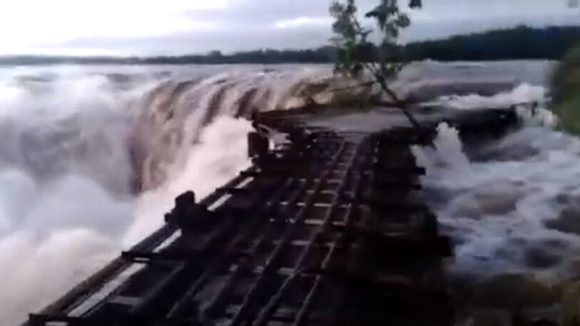 Iguazú: Tras la impactante crecida, descienden las aguas del río Iguazú