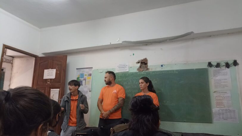 Brindan charlas sobre cuidados responsables de mascotas en colegios de Posadas
