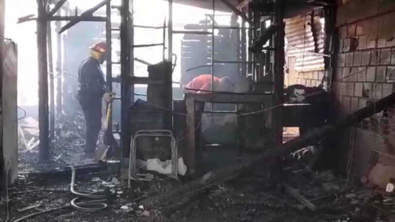 Una familia perdió todo tras el incendio de su vivienda