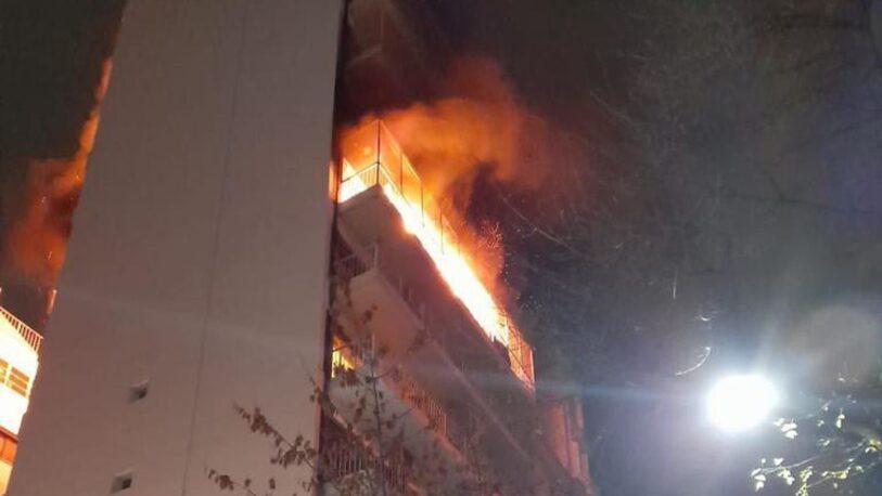 Hay varios muertos tras un incendio en un edificio de Recoleta