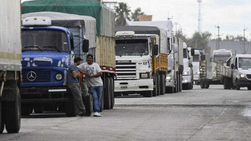 Comenzó el paro de transportistas de Tucumán debido a la falta de gasoil