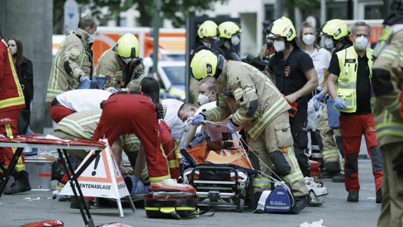 Un vehículo que atropelló a transeúntes en Berlín: un muerto y varios heridos