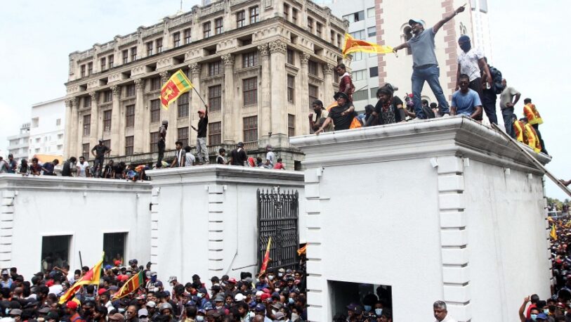 Revolución en Sri Lanka: una multitud tomó la residencia del presidente para exigir su renuncia
