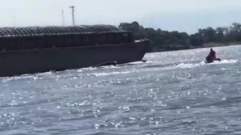 Impresionante: una barcaza chocó a una lancha en el río Paraná