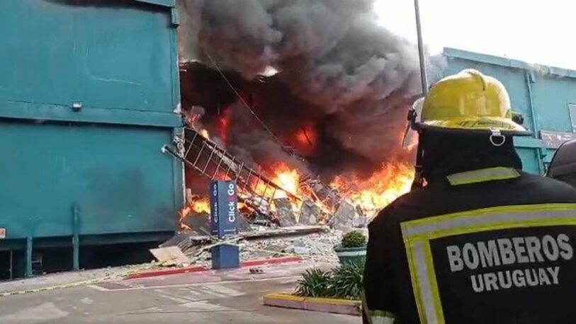 Punta del Este: se incendió y derrumbó parte de un shopping y no hay luz en toda la ciudad