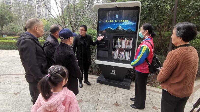 Las bibliotecas new age de China: están en las calles y se usan con QR