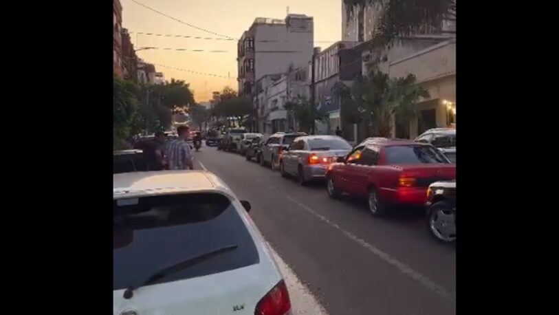 Largas filas de vehículos paraguayos para cargar nafta en Posadas