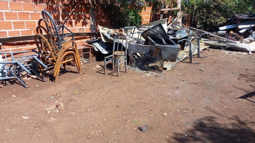Garupá: Una pareja del Barrio Horacio Quiroga quedó con lo puesto tras el incendio de su vivienda