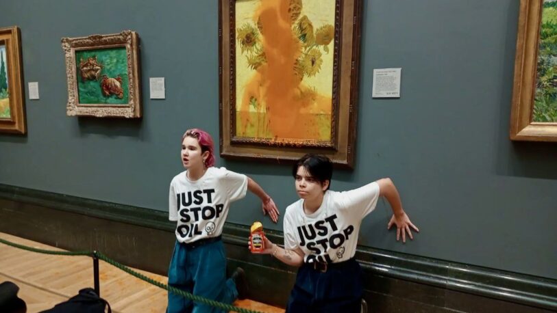 Activistas arrojaron sopa sobre una pintura de Van Gogh