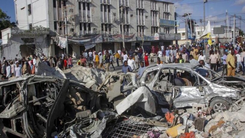 Somalia: suman 100 muertos y 300 heridos por coches bomba
