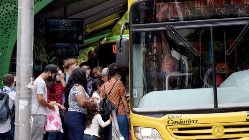 Usuarios del transporte urbano expresaron su rechazo al aumento del boleto