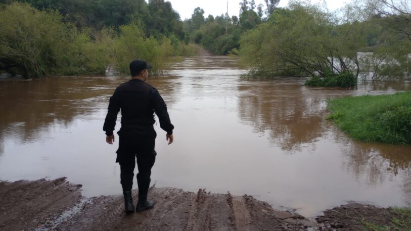 Crecida del Río Uruguay en El Soberbio: evacuaciones y cierre del Parque Moconá