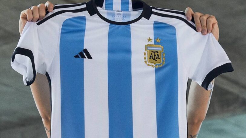 Con un salario mínimo de noviembre, se pueden comprar tres camisetas de la Selección Argentina