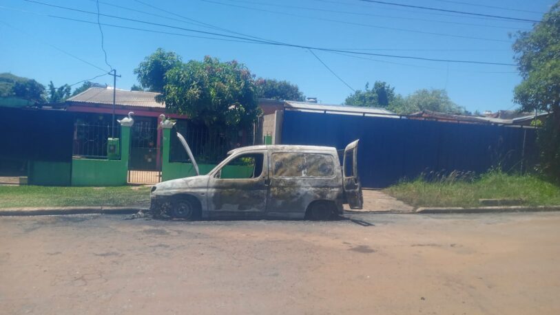 Se quemó un vehículo en Bº Ñu Porá