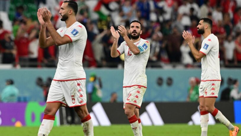Francia, clasificado a octavos de final, cayó ante Túnez, que se despidió de Qatar
