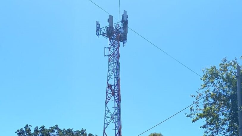Un hombre subió a una antena de 40 metros de altura y fue rescatado