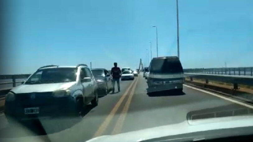 Denuncian estrategias de conductores paraguayos al momento de cruzar el puente Posadas-Encarnación