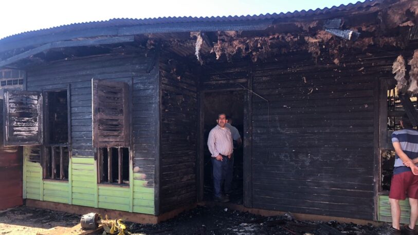 Familia de Garupá perdió todo tras el incendio de su vivienda