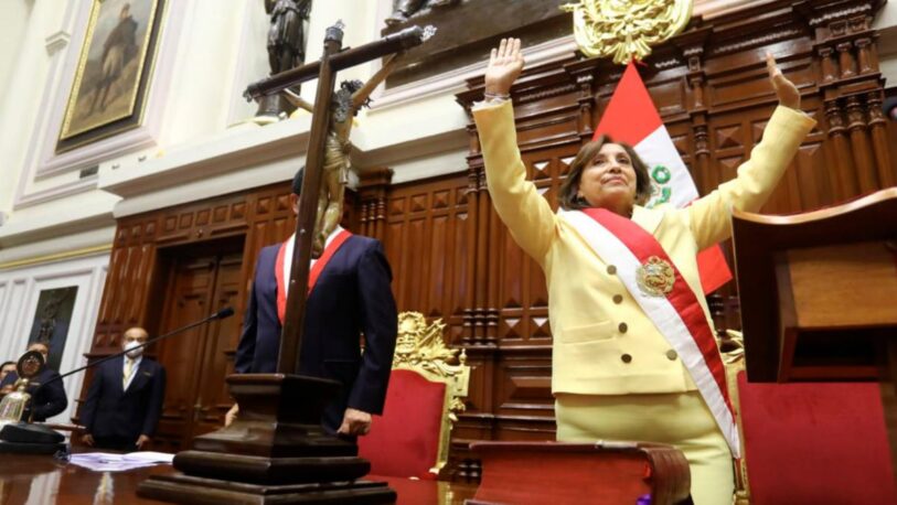 Perú: continúan las negociaciones de Dina Boluarte para formar un nuevo gobierno