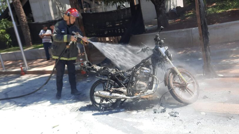 Se incendió una moto en Oberá