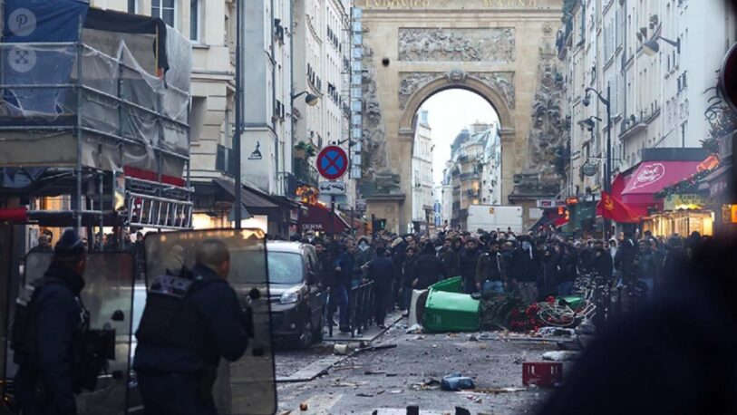 El atacante de París le dijo a un policía que actuó así porque es “racista”