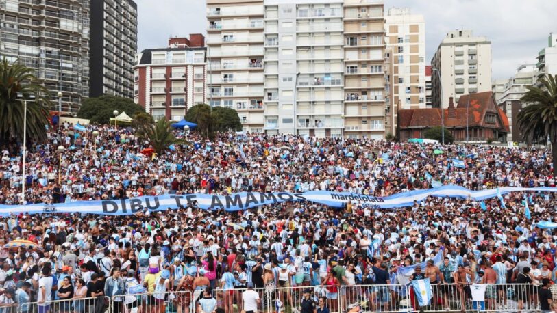 Una multitud recibió a Emiliano “Dibu” Martínez en Mar del Plata