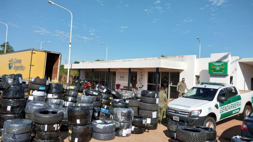 Contrabando en Misiones: transportaban 314 neumáticos sin aval legal dentro de encomiendas